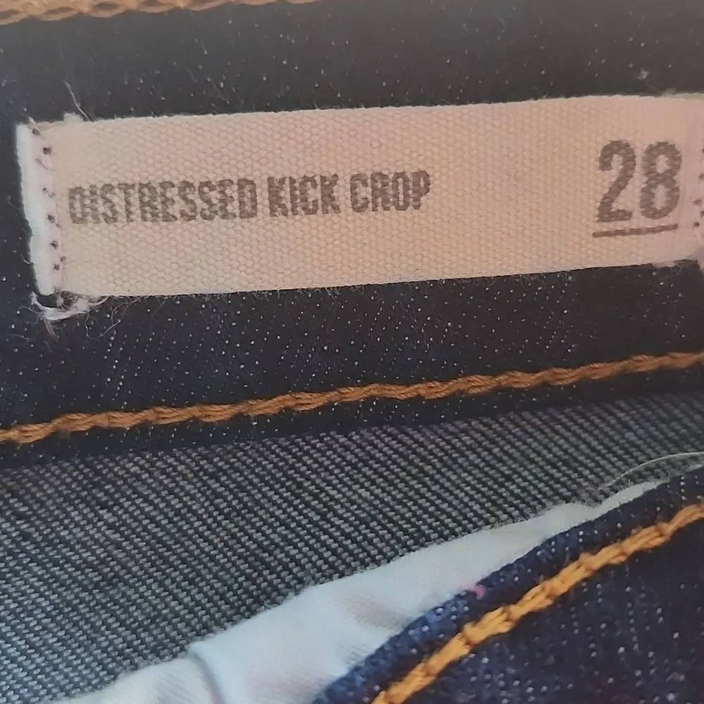 Harper Heritage Distressed Kick Crop, Dark Blue Wash, 77% Cotton, 28